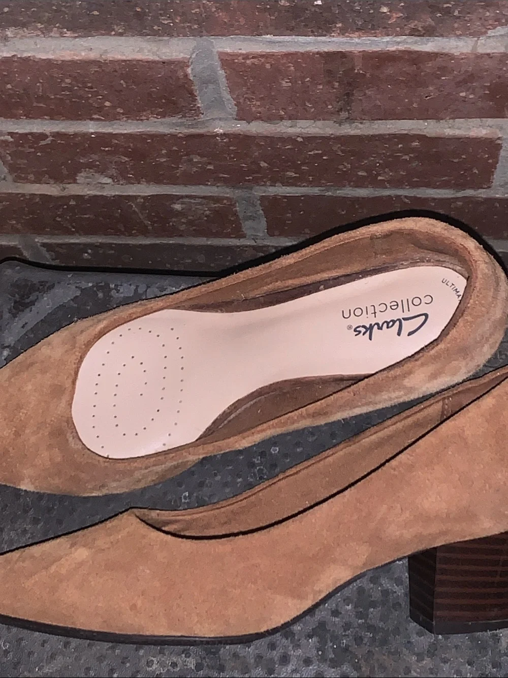 Clarks Suede Pointed Toe Pumps in Tan